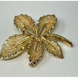 106 Sarah Coventry Gold Textured Leaf Brooch